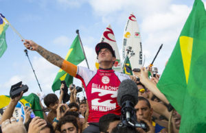 Gabriel Medina leva o Mundial de Surfe