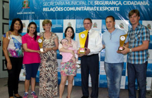 Prefeitura entrega troféus aos campeões das Olimpíadas Escolares