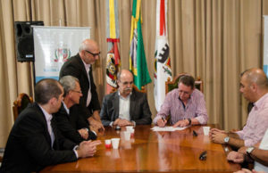Prefeitura repassou terrenos para a AES Sul nesta terça