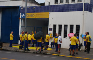 Agência dos Correios faz paralisação