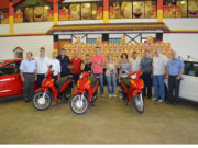 Carros e motos são entregues