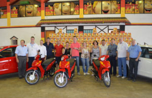 Carros e motos são entregues
