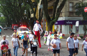 No Dia Mundial, uma caminhada contra o câncer