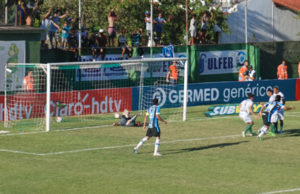 Nos Eucaliptos, Grêmio faz 3×1 no Avenida