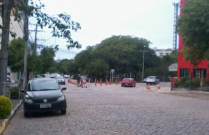 Azuizinhos orientam motoristas para mudanças