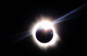 Sexta-feira terá eclipse solar total, equinócio e superlua