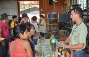 Educação ambiental através da coleta de óleo saturado