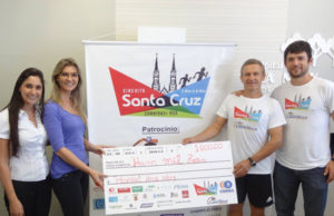 Clube de Corredores faz doação ao Hospital Ana Nery
