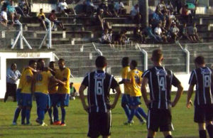 Galo perde em casa e se complica na Divisão de Acesso