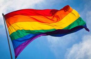 É sancionada lei que pune discriminação a gays no comércio do Rio