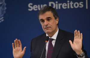 CPI da Petrobras aprova convocação do ministro da Justiça