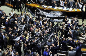 Câmara aprova em 1º turno redução da maioridade penal em crimes hediondos