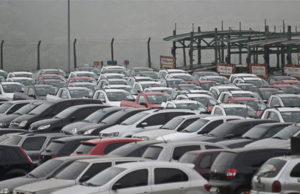 Prefeito entrega veículos para três secretarias