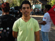 Estudantes e servidores protestam