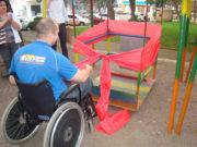 Balanços para cadeirantes são inaugurados