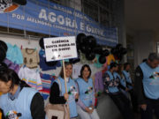 Servidores do INSS fazem a entrega de blusões para a Copame