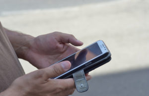 Santa-cruzense cai em golpe por celular