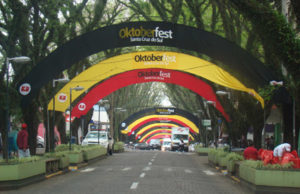 Nas cores da bandeira alemã