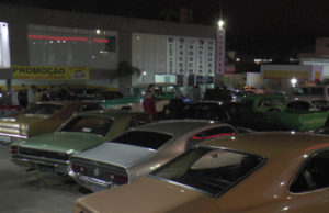 Quinta Clássica reúne diversos carros antigos em Santa Cruz