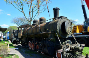 Antiga Estação Férrea recebe locomotiva