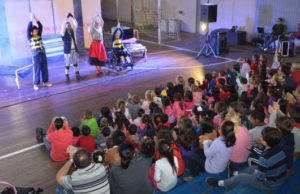 Peça teatral leva educação e conhecimento a 1,6 mil estudantes