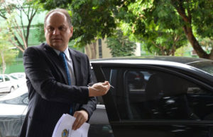 Relator do Orçamento mantém decisão de cortar R$ 10 bilhões do Bolsa Família
