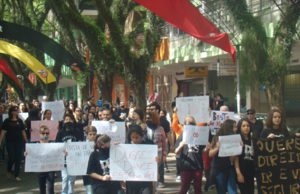 Passeata pede penas mais severas