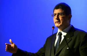 Levy admite que Brasil pode ter nota rebaixada e perder grau de investimento