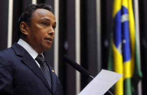 Líder do PT na Câmara minimiza reações à carta de Temer