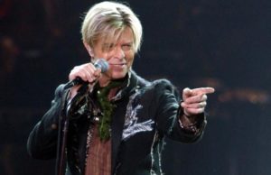 Dois dias após completar 69 anos, morre cantor britânico David Bowie