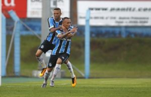 De virada, Grêmio bate o Aimoré