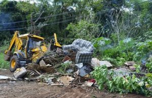 Secretaria de Meio Ambiente limpa área de descarte clandestino