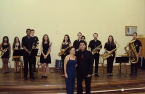 Santa Brass Band faz show amanhã no Camarim