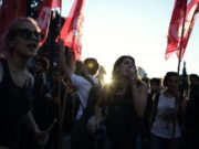 Argentinos vão às ruas em memória de vítimas do golpe militar