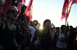 Argentinos vão às ruas em memória de vítimas do golpe militar