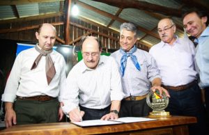 Sancionado o projeto de lei que institui o Dia do Laço no Rio Grande do Sul