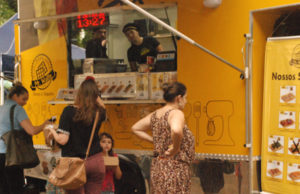 Gastronomia, flores e pássaros no Parque