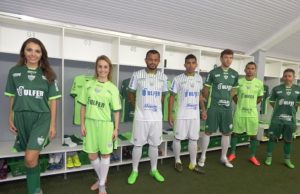 Avenida apresenta uniforme para 2016