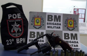 POE prende jovem com arma na cintura