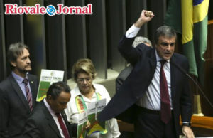 Cardozo admite que pode entrar com novas ações no STF