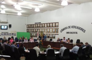 Vereadores aprovam salário de R$ 22,5 mil para prefeito de Santa Cruz