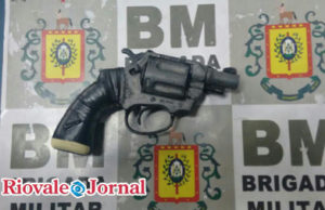 Homem é preso com réplica de arma no Bom Jesus