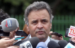 Aécio apresenta a FHC programa para eventual governo Temer