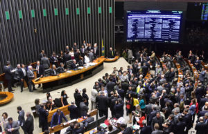 Comissão do Impeachment começa discussão do relatório nesta sexta