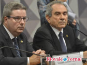 Comissão do Impeachment aprova nomes que farão defesa e acusação de Dilma