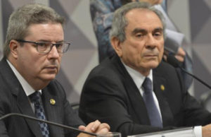 Comissão do Impeachment aprova nomes que farão defesa e acusação de Dilma