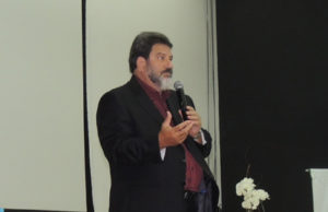 Filósofo Mário Cortella fala para professores da rede municipal