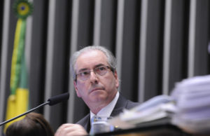 Votação do impeachment inicia às 14h de domingo