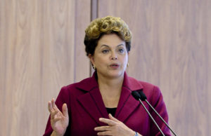Relator apresenta parecer favorável à abertura de impeachment de Dilma