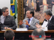 Comissão do impeachment inicia sessão de apresentação do parecer do relator